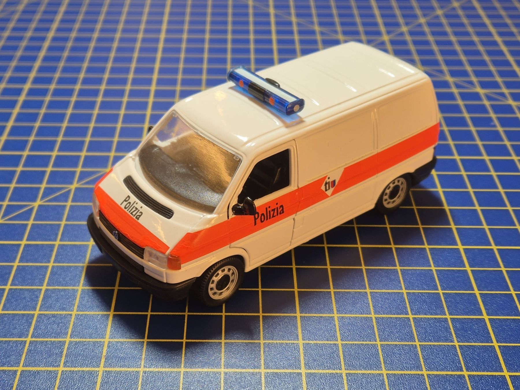Volkswagen Modellini d'auto: VW T4 Kantonspolizei Tessin 1:43 – Usato da Lachen SZ venduto da myr_qk5y