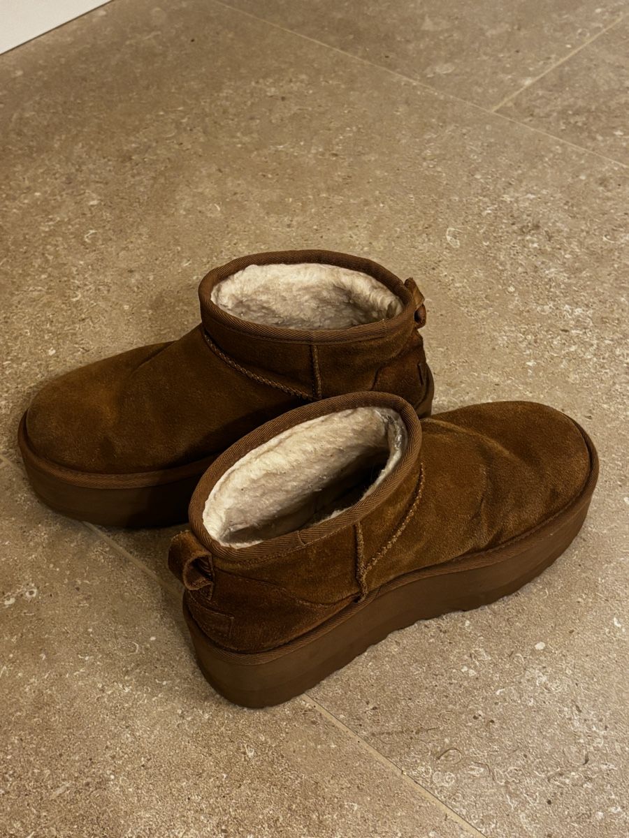 Damenschuhe: UGGS Grösse 39 Damen  – Gebraucht aus Lohn SH von cheyenneschreyer