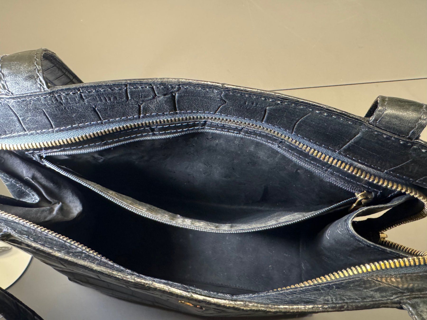 Aigner Borse da donna: Aigner Handtasche Damen Leder schwarz – Usato da Boll venduto da Simpbon 8