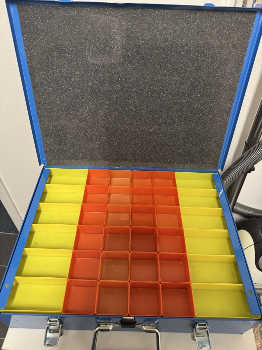 Tous les outils: Kleinteile Schrauben Koffer – D'occasion à Rorbas par Astrafix 1