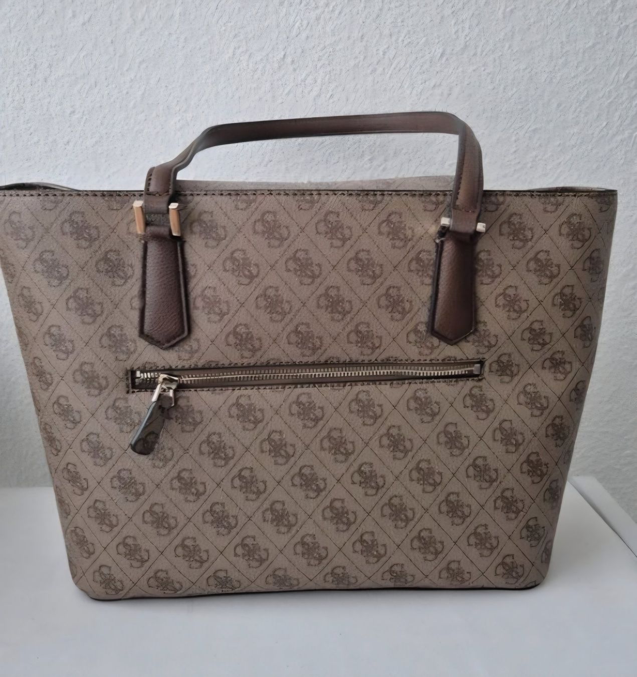 Guess Borse da donna: Guess Handtasche braun mit Logomuster – Nuovo (secondo la descrizione) da Zell ZH venduto da Eva-Jana 1