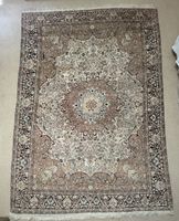Handgeknüpfter Orientteppich mit Seidenanteil , gebraucht