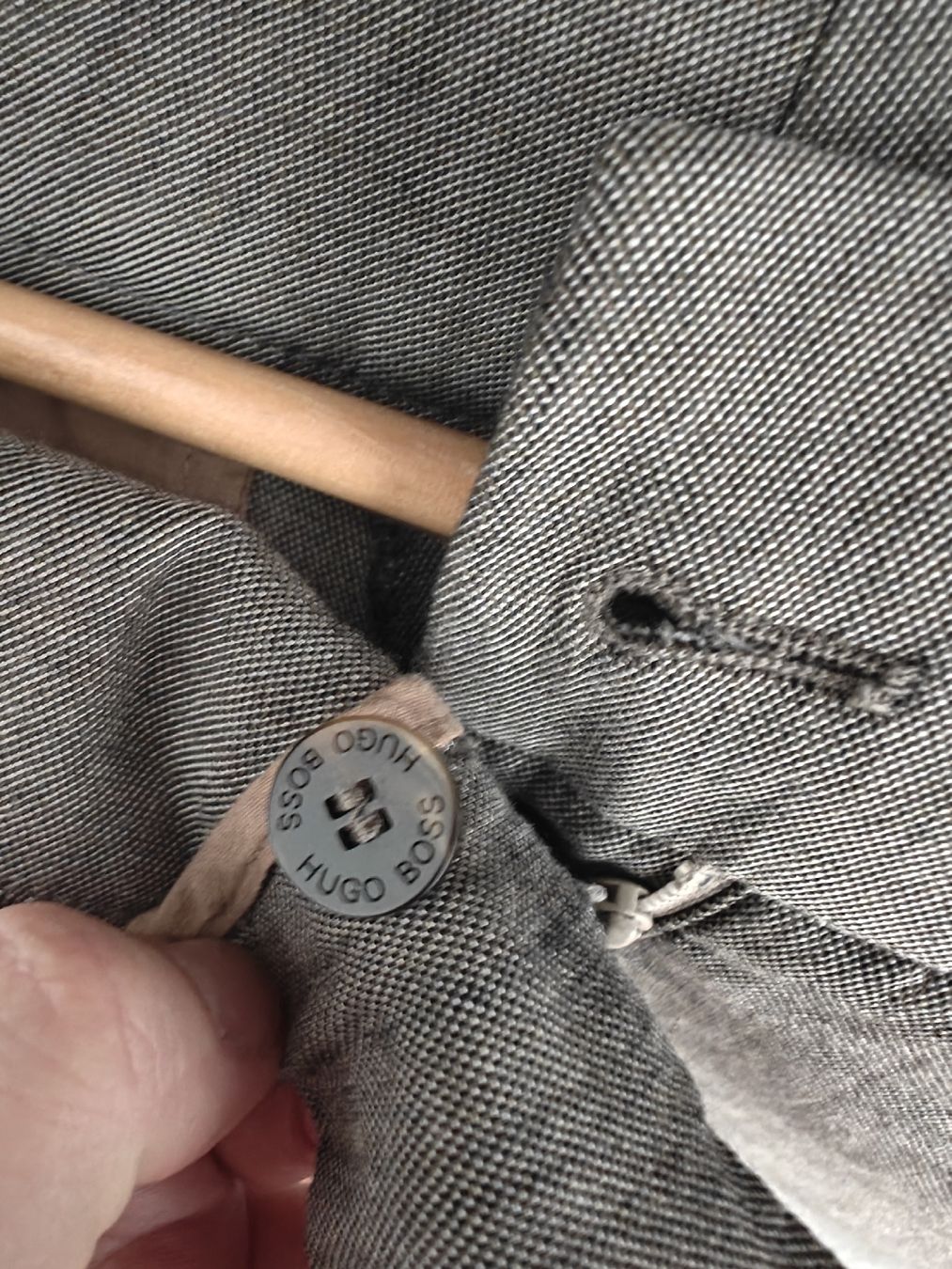 Hugo Boss Pantaloni: BOSS Hugo Boss Gray Virgin Wool Trousers – Usato da Wabern venduto da kat_w92r 3