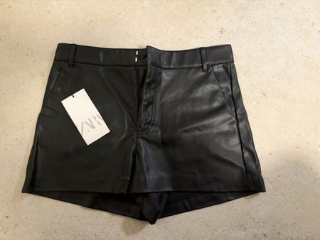 Zara Lederlook Shorts
