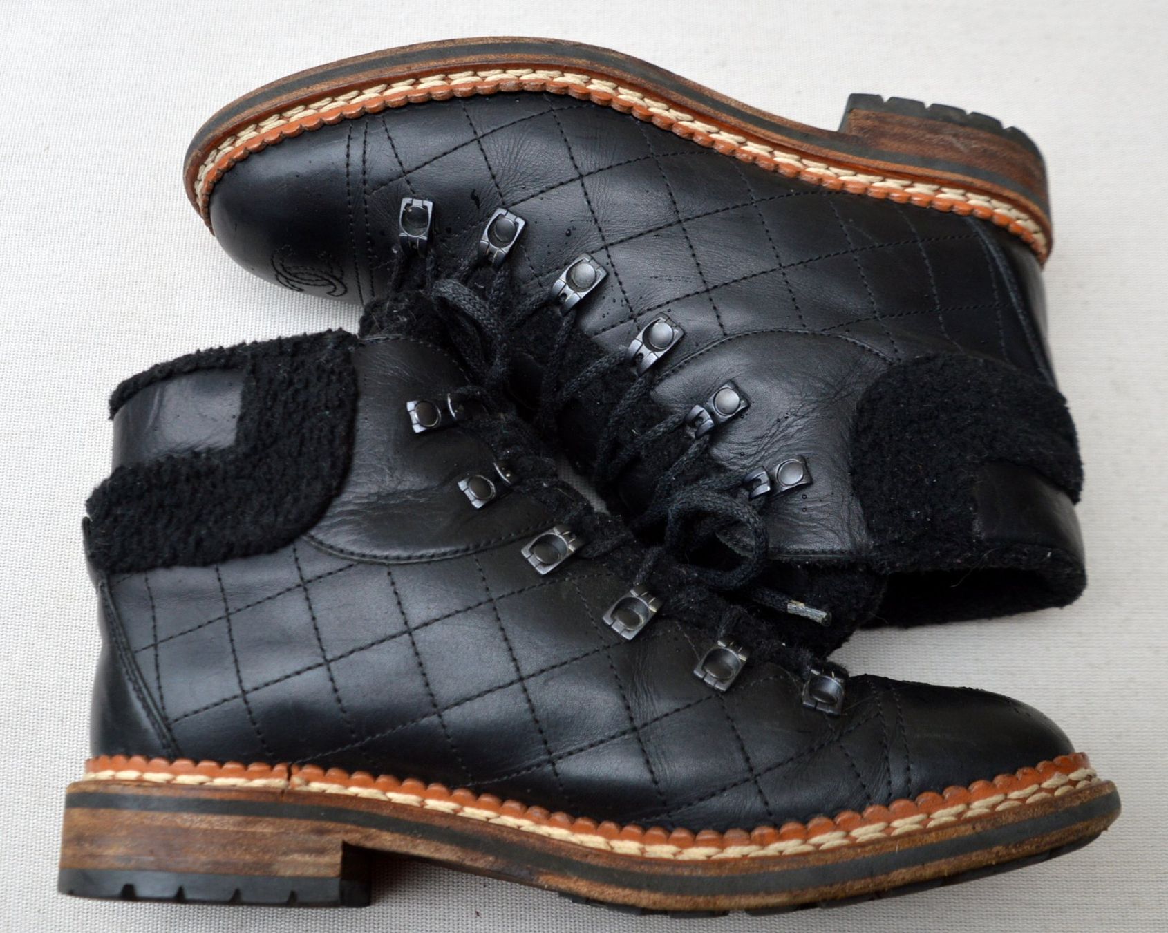 Chanel Scarpe da donna: Boots Chanel bottes .41 – Usato da Collonges venduto da Auganien 3