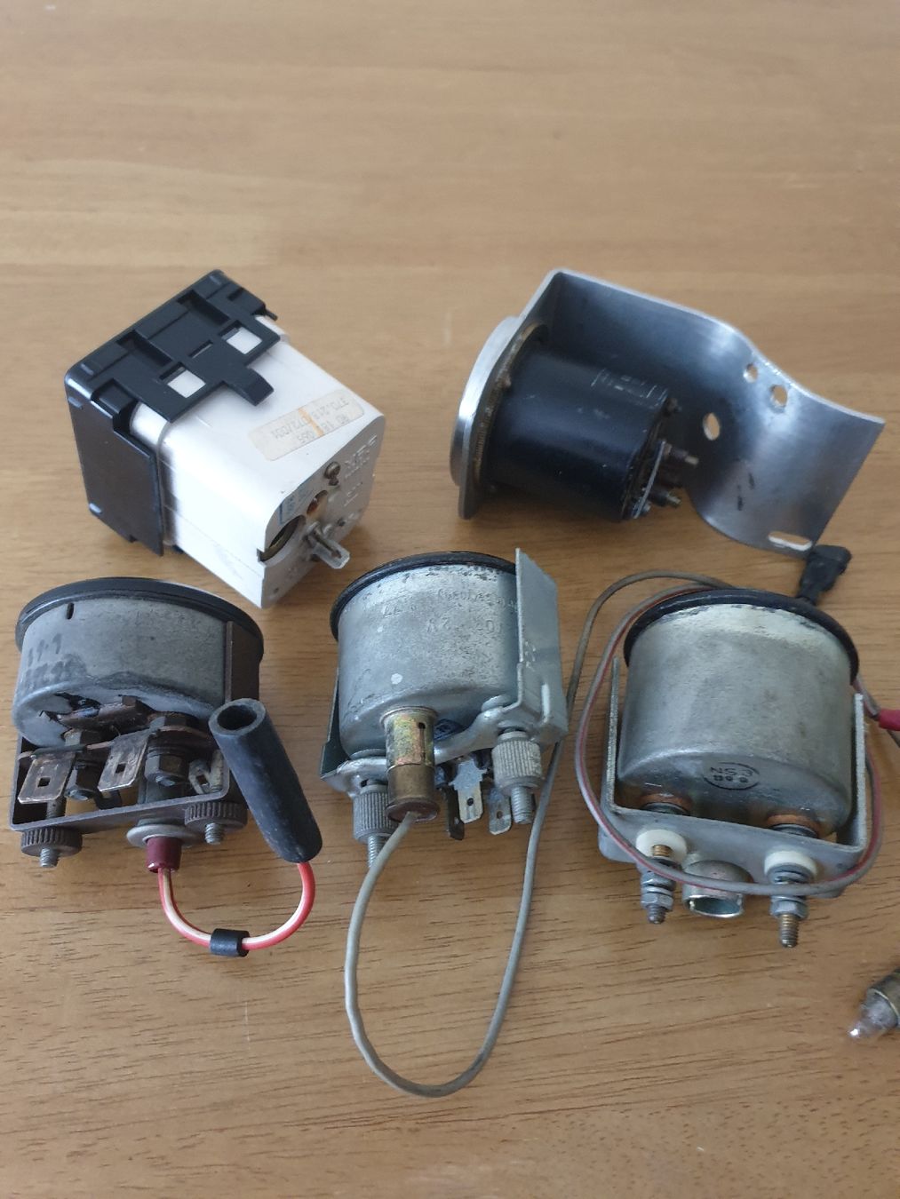 Tutti pezzi di ricambio auto: Konvolut Anzeigen Instrumente – Difettoso da Bad Ragaz venduto da Stonefish55 1