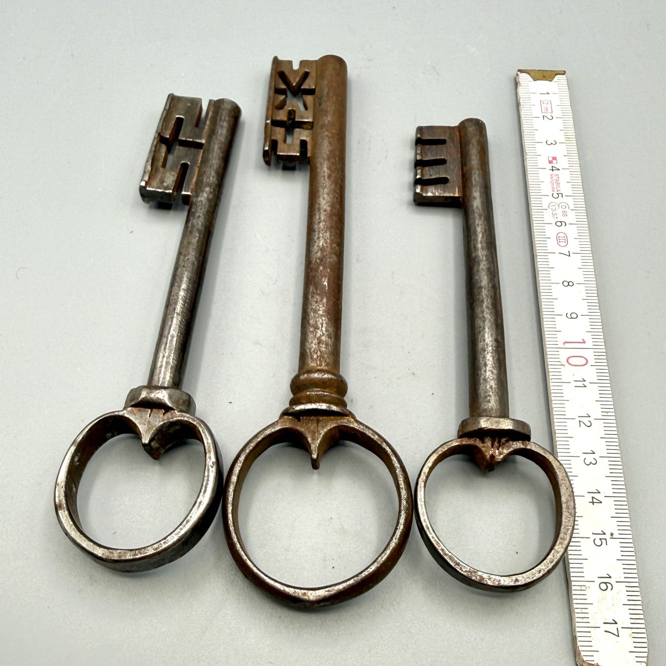 Schlüssel: 3 Antike Hohldornschlüssel – Gebraucht aus Ueberstorf von Brocandi 2