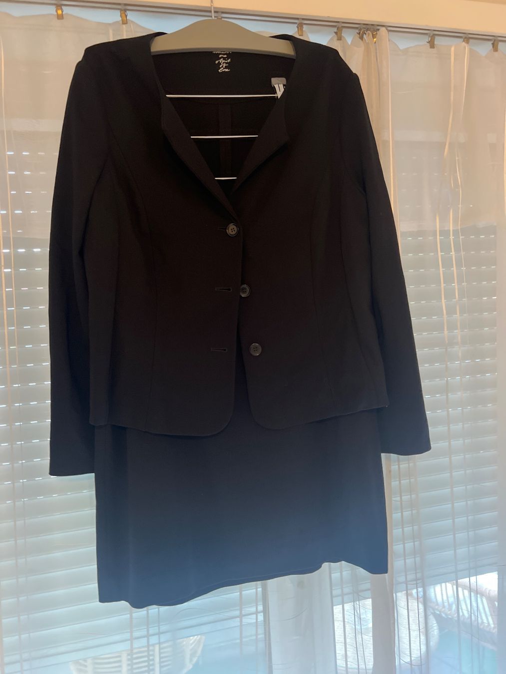 Marc Cain Anzüge & Kostüme: Anzug von Marccain NEU – Gebraucht aus Olten von AtelierSecondhand23 2