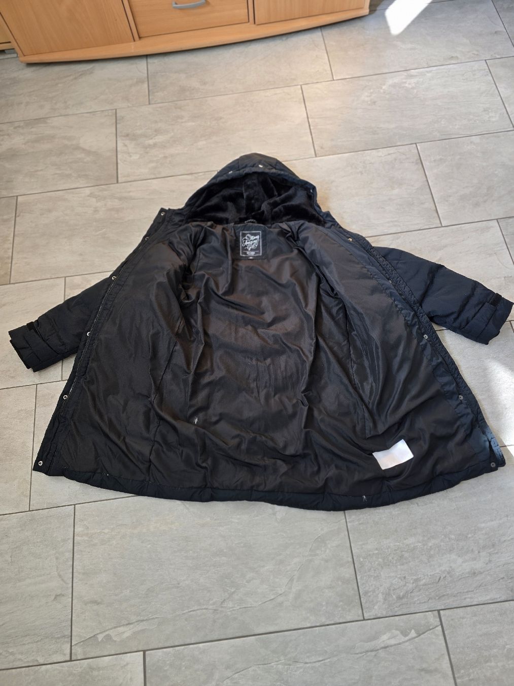 Giacche & Cappotti: Schwarzer Wintermantel mit Kapuze – Usato da Bolligen venduto da ros_79l5 1