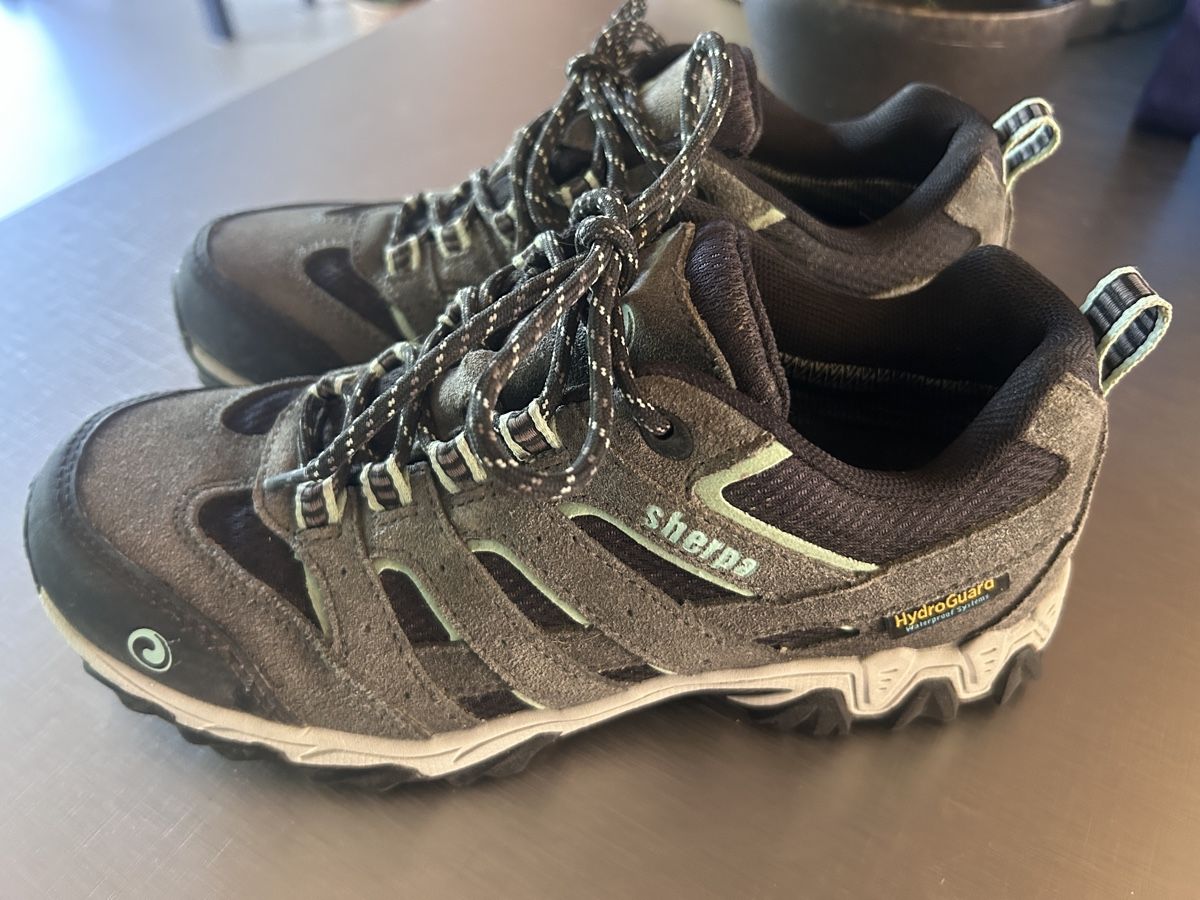 Sherpa Chaussures filles: Wanderschuhe Sherpa Grösse 36 – D'occasion à Seewil par zorro72 1