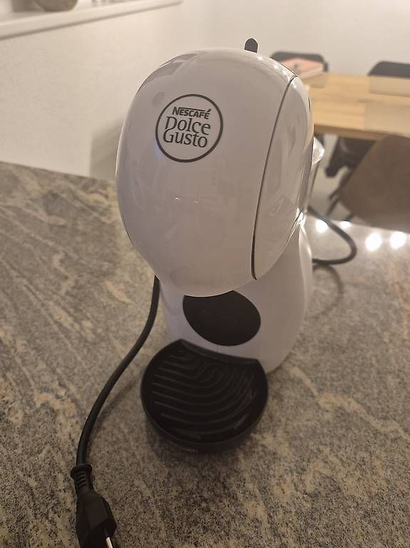 Kaffeemaschinen & Espressomaschinen: DELONGHI Kaffeemaschine Dolce Gusto – Gebraucht aus Chur von Jany88