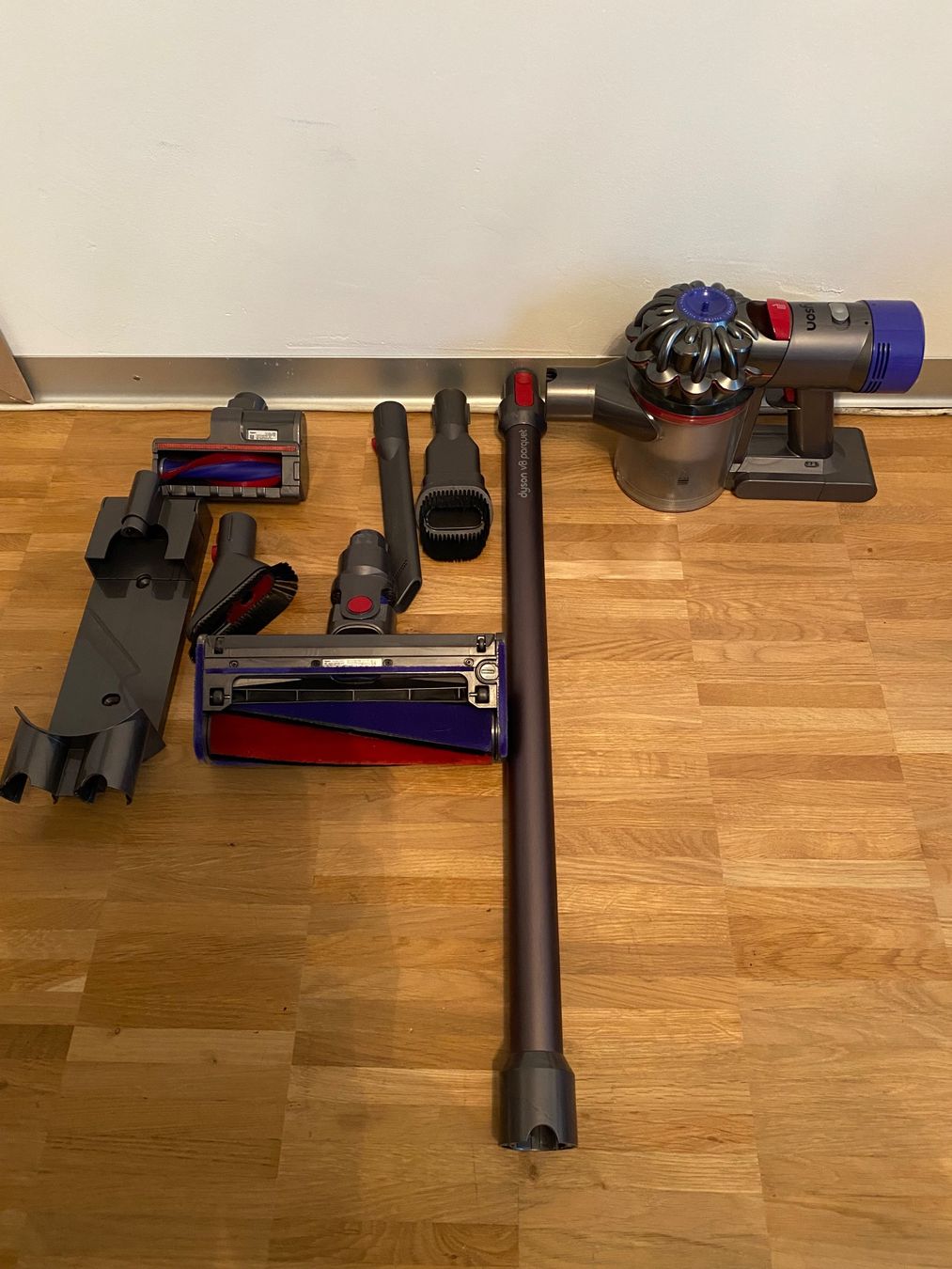 Dyson Aspirapolveri & Accessori: Dyson V8 Parquet - Staubsauger – Usato da Rotkreuz venduto da mia_dc2r