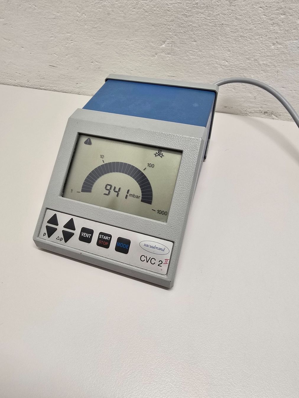 Sistema di controllo: vacuubrand CVC 2 II vacuumcontroller – Usato da Niederdorf venduto da LeptonAG_Labor