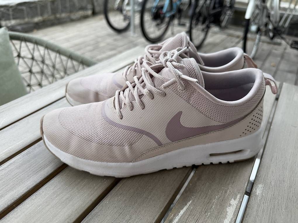Chaussures femmes: Nike Air Max Thea Barely Rose, Grösse 39 – D'occasion à Bubendorf par cherry86 1