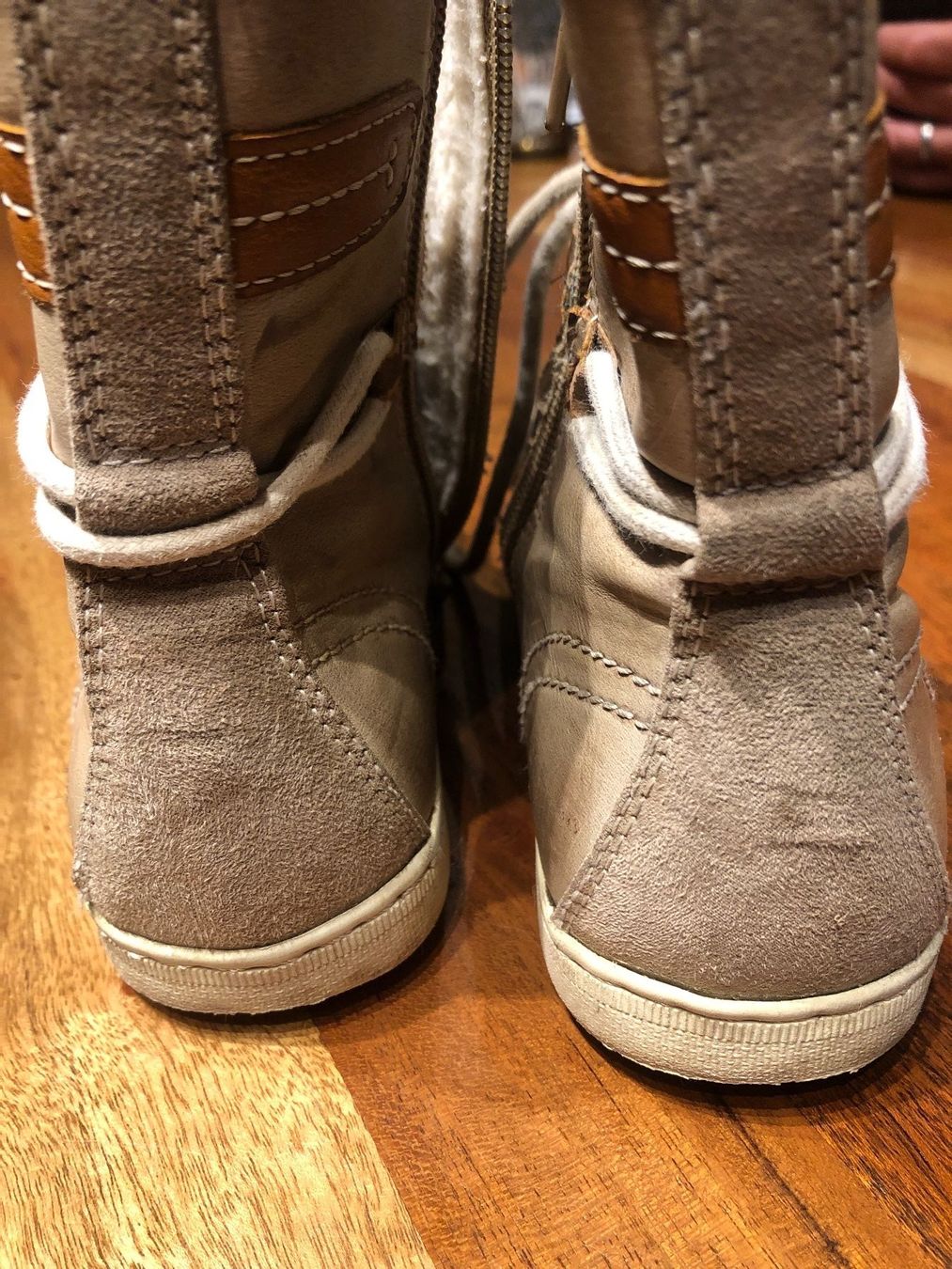 Scarpe per ragazze: Warme Winterschuhe Gr. 34 Beige mit Fellfutter – Usato da Andwil SG venduto da schmei 2