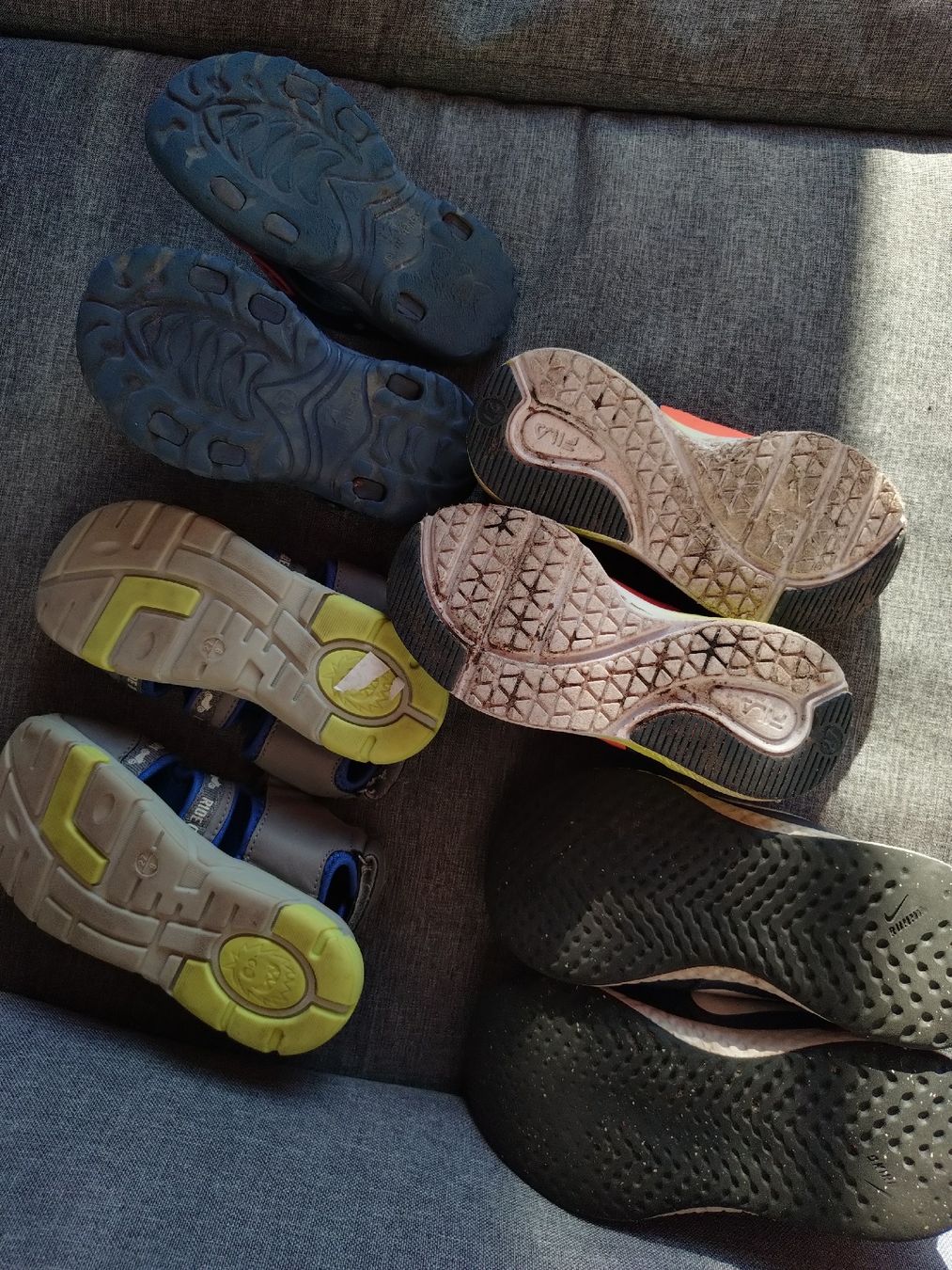 Scarpe per ragazzi: 4 Paar Kinder Schuhe Gr. 27 – Usato da Goldach venduto da Fuchour 1