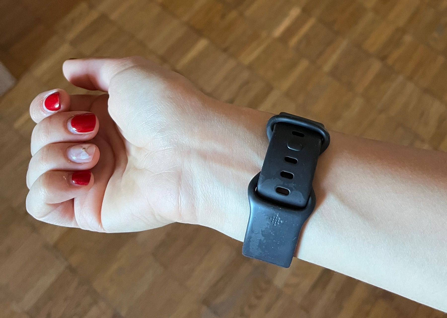 Fitbit Smartwatch: Fitbit : Sense 2 gris foncé / aluminium – Usato da Biel/Bienne venduto da Fjollushe 1