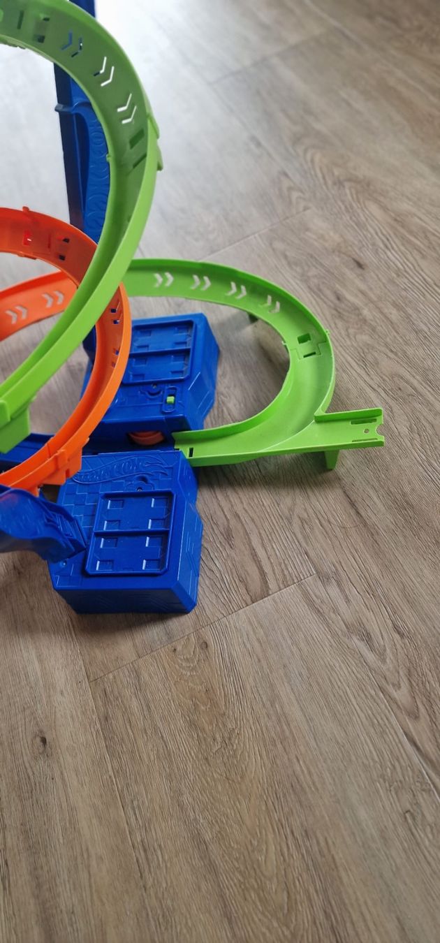 Hot Wheels Giocattoli: Hot Wheels Action Spiral Speed Crash – Usato da Seftigen venduto da G00 1