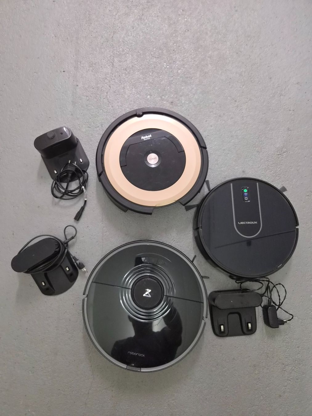Aspirapolveri & Accessori: 3 Saugroboter Roborock iRobot Liectroux mit Ladestationen – Difettoso da Domat Ems venduto da tchnesa