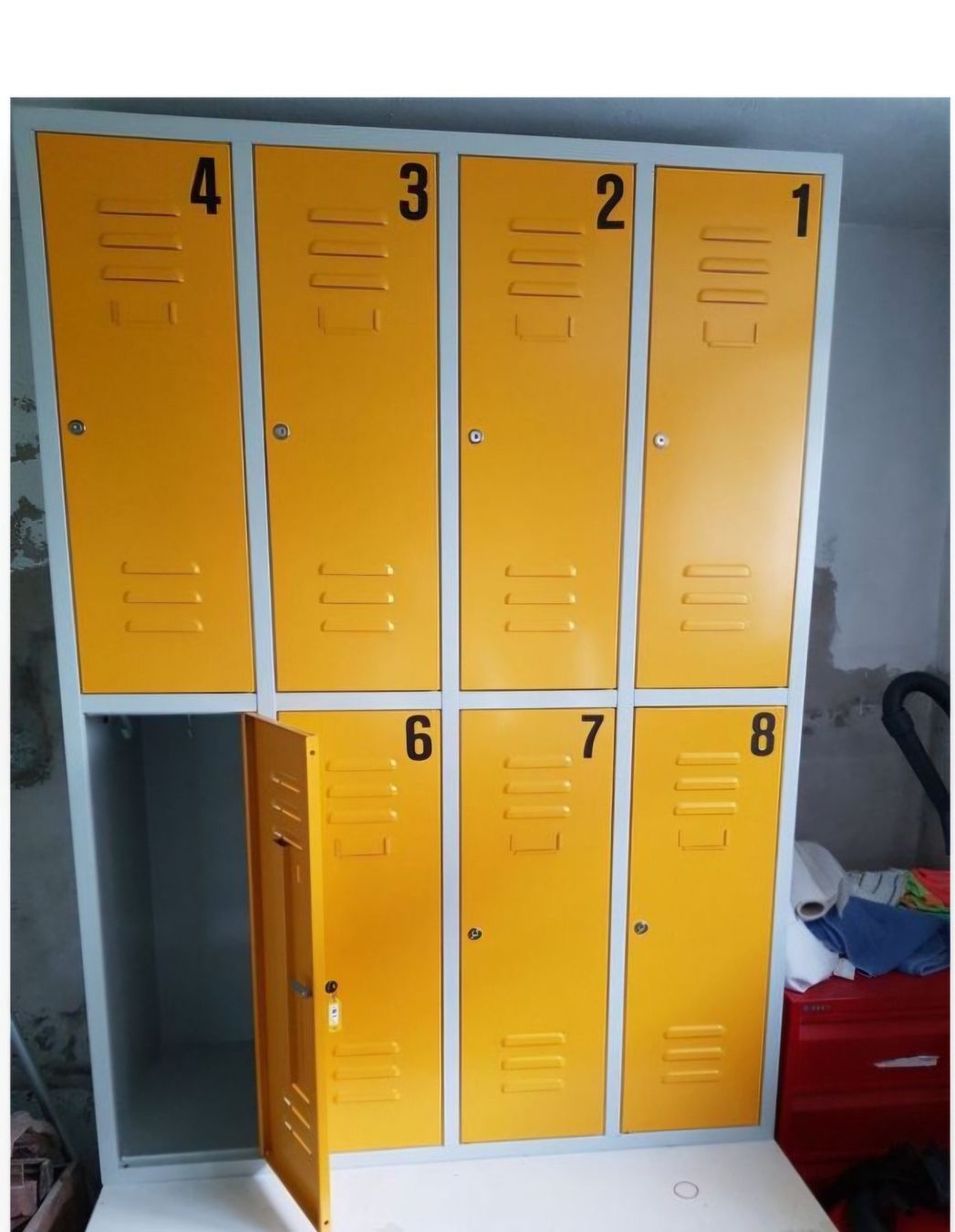 Porte manteau: Spind mit 8 Fächern – D'occasion à Bern par maurus.schoenle