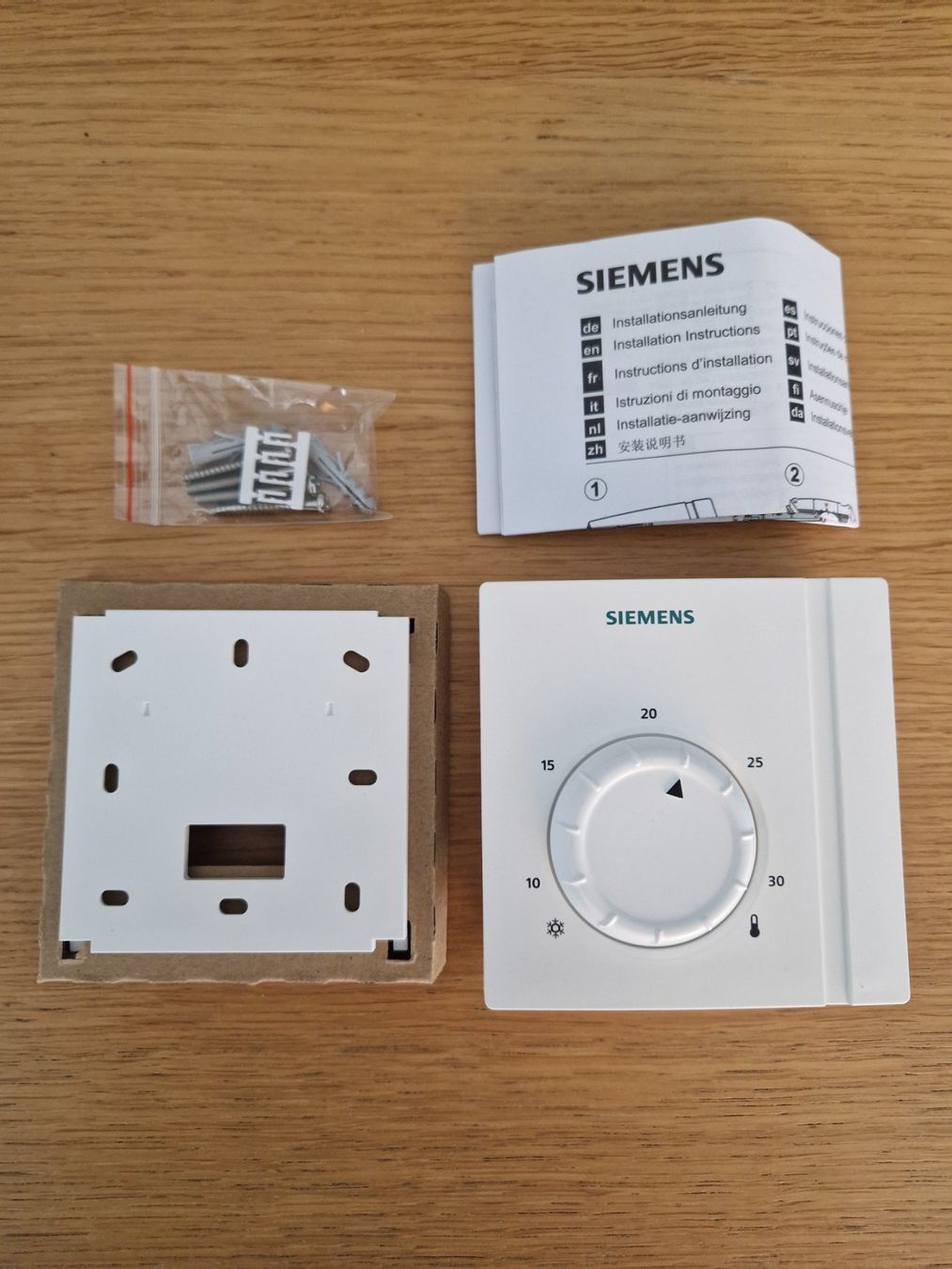 Siemens Misurare: Raumthermostat Siemens RAA21 - Neu – Nuovo e nell'imballaggio originale da Vogelsang AG venduto da villa9 1