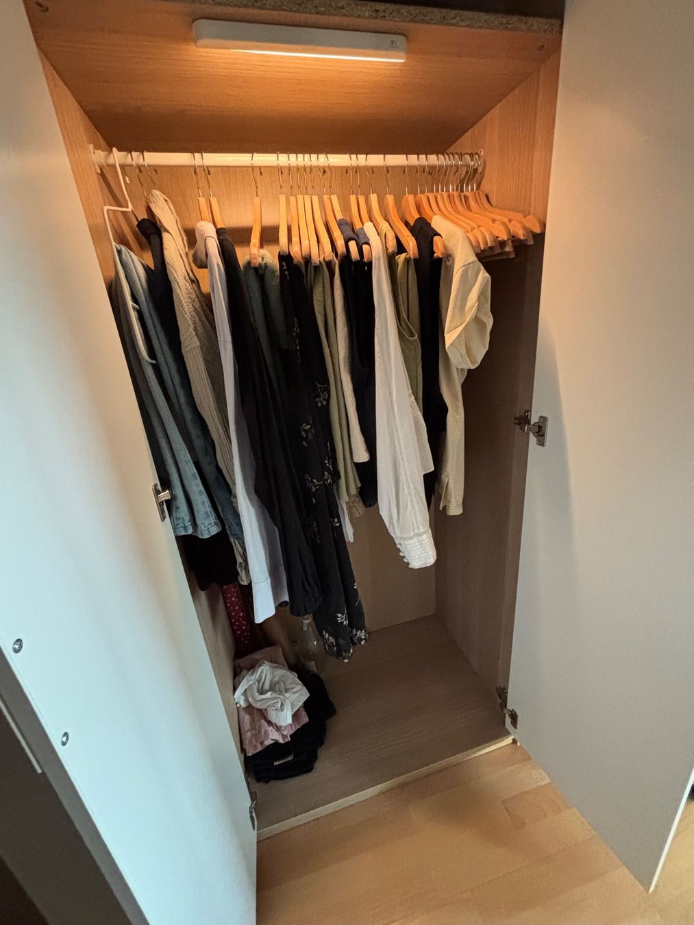 Ikea Armadi: IKEA ASKVOLL Kleiderschrank / wardrobe – Usato da Baden venduto da pau_shg6 1