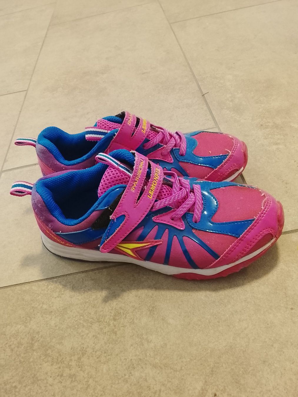 Scarpe per ragazzi: Turnschuhe Gr. 35 – Usato da St. Gallen venduto da Fluros 1