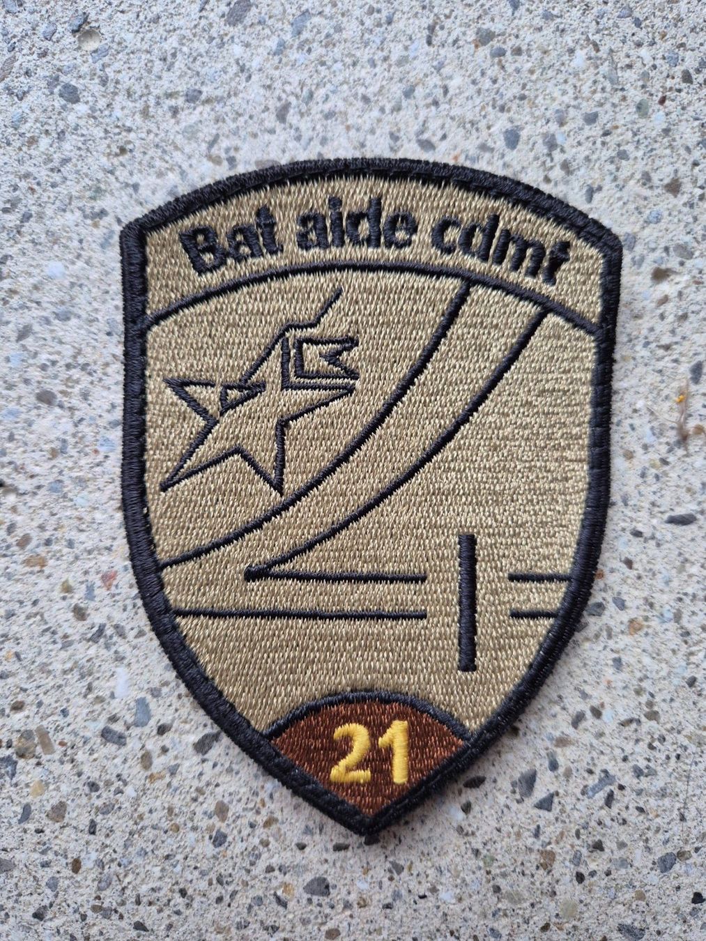 Schweizer Armee Placchette & Badge: *** Badge Bat aide cdmt 21 mit klett *** – Nuovo e nell'imballaggio originale da Riedholz venduto da fr_sIruP