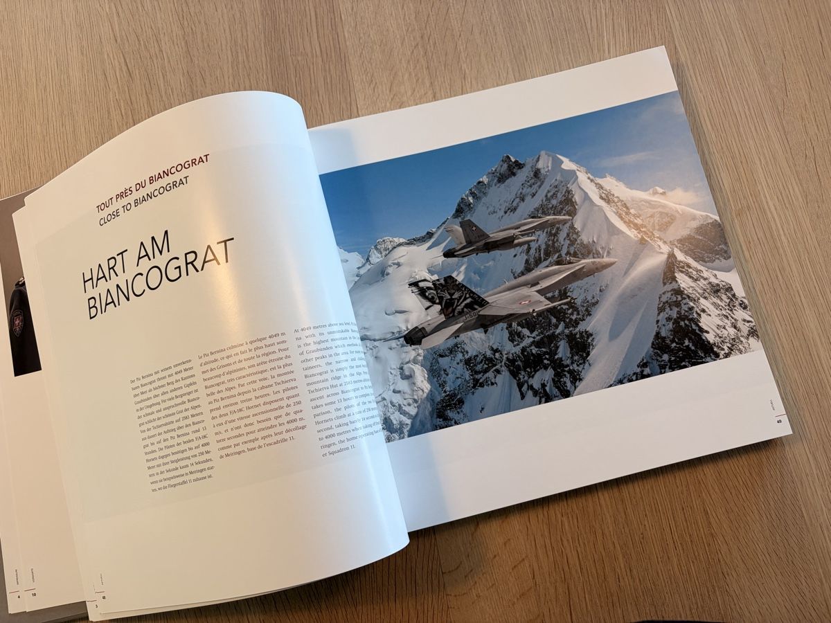 Bücher: Livre "Uno Zero Zero" Forces aériennes Suisses - 2013 – Gebraucht aus Payerne von chado1234 2