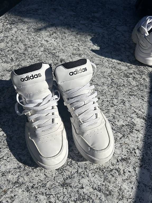 Scarpe da uomo: Adidas Schuhe Gr. 40-41 – Usato da Allschwil venduto da Siljo1
