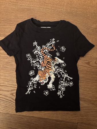 Schwarzes T-Shirt mit Tiger-Print für den Sommer!(Top)