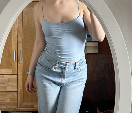 Top Urban Outfitters bleu clair, taille M, été parfait!