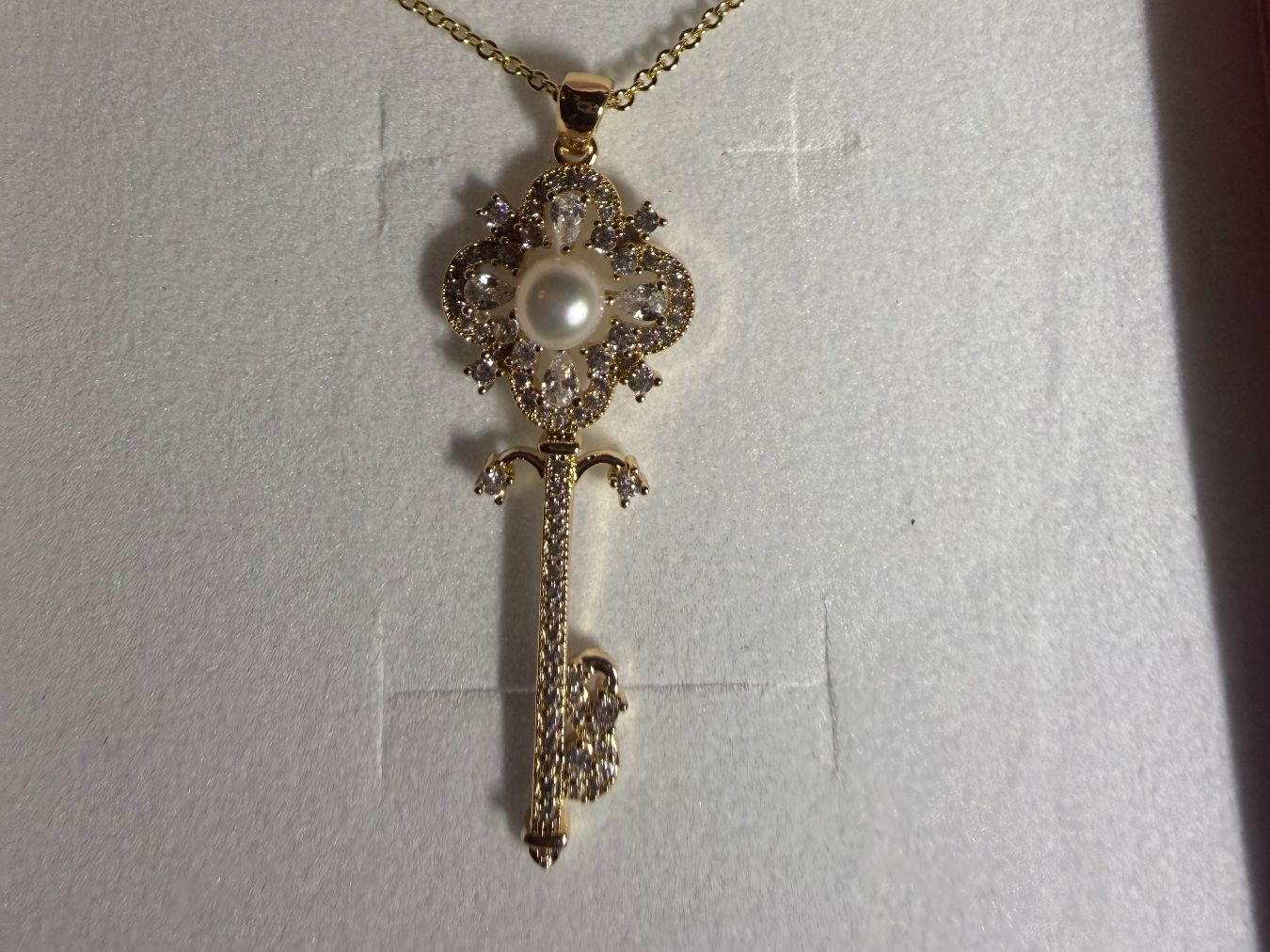 Catenine: Collier Clé Élégance – Nuovo e nell'imballaggio originale da St-Maurice venduto da Sandrinette123 1
