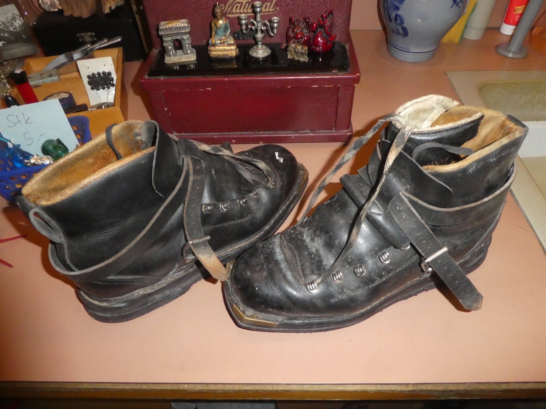 Herrenschuhe: Alte Schweizer Skischuhe aus Leder – Gebraucht aus Chur von Diversico2010 1