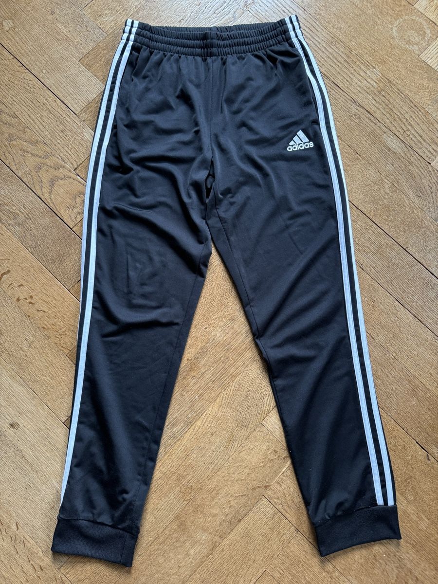 Adidas Pantaloni: Adidas Trainerhose schwarz M – Usato da Bern venduto da tob_m7nn
