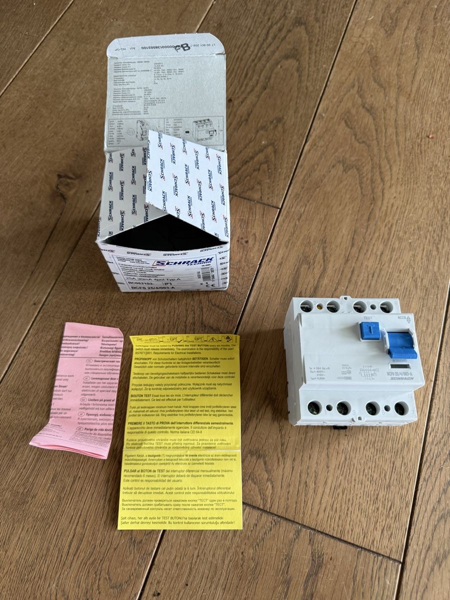 Interrupteurs: Schrack Fehlerstromschutzschalter BCFC0 25/4 003-A 4P Typ A – Neuf avec emballage d'origine à Uitikon-Waldegg par Rps