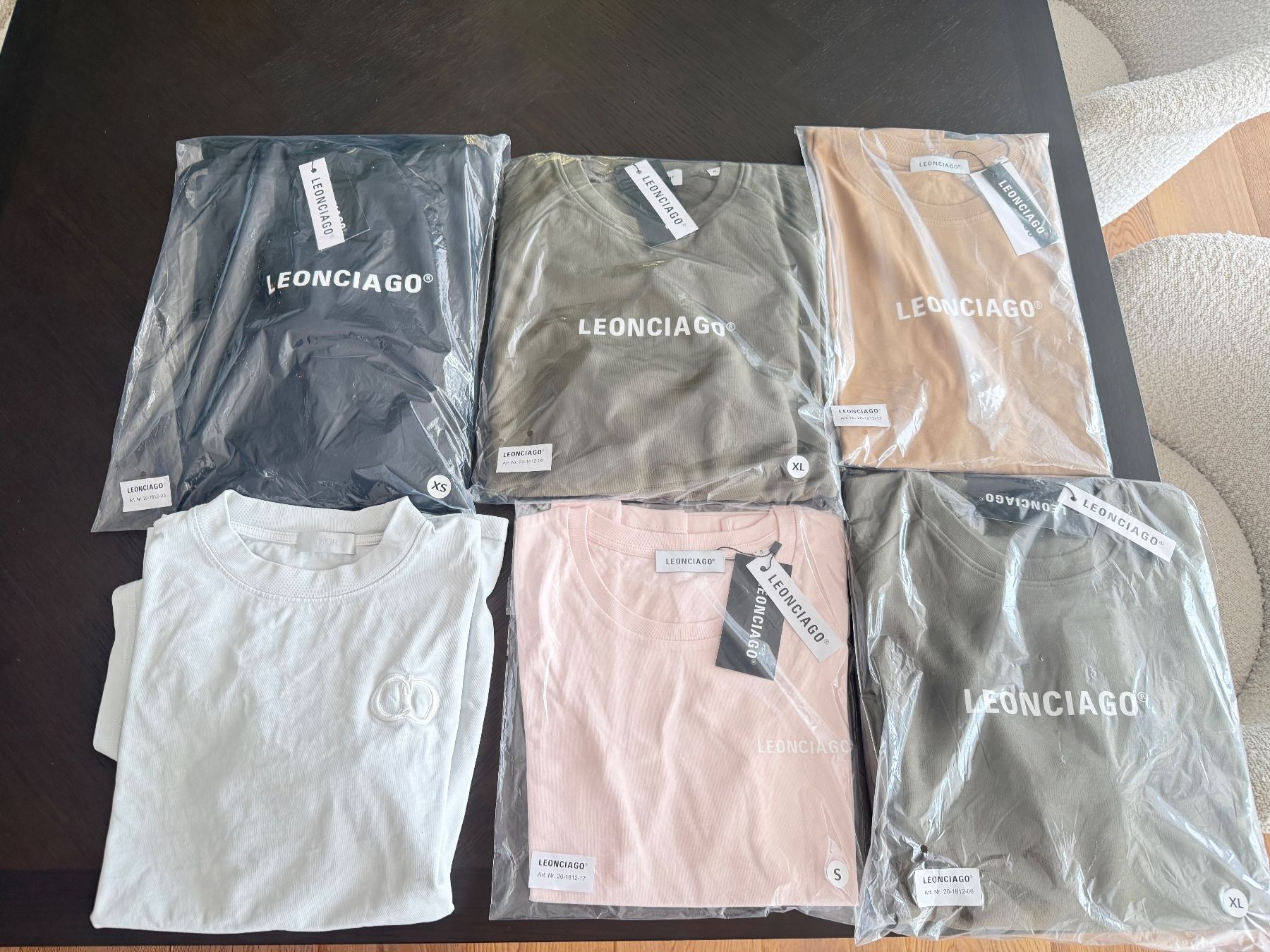 Lotti di vestiti: KLEIDERPACKET T-SHIRT UDN PULLOVER SIEHE BILDER AB CHF 1.- – Nuovo (secondo la descrizione) da Zollikofen venduto da Level_911