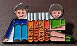 Q812 - Pin Mädchen & Knabe  Lehrmittel Verlag Bern