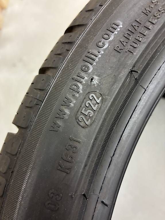 Sonstiges Schreiben & Zeichnen: Winterreifen Pirelli 255 35 19 – Gebraucht aus Neuenhof von Gt5.Performance_ 4