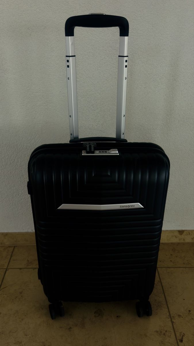 Samsonite Reisekoffer: Samsonite Spinner 55/20 schwarz guter Zustand – Neu (gemäss Beschreibung) aus Zürich von Aqua2