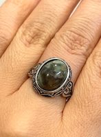 Ring mit versteinertem Holz