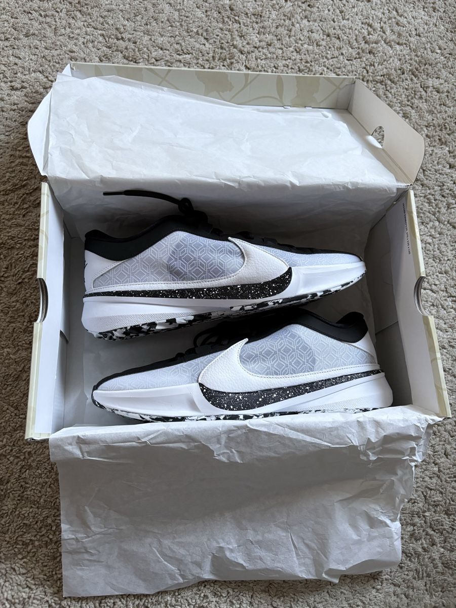 Nike Herrenschuhe: Nike zoom freak 5 Oreo – Neu und originalverpackt aus Le Grand-Saconnex von gas_x9hh