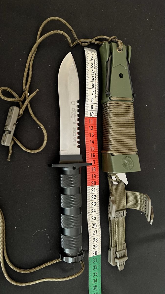 Accessori: Couteau de survie  – Usato da Meyrin venduto da 24Heures