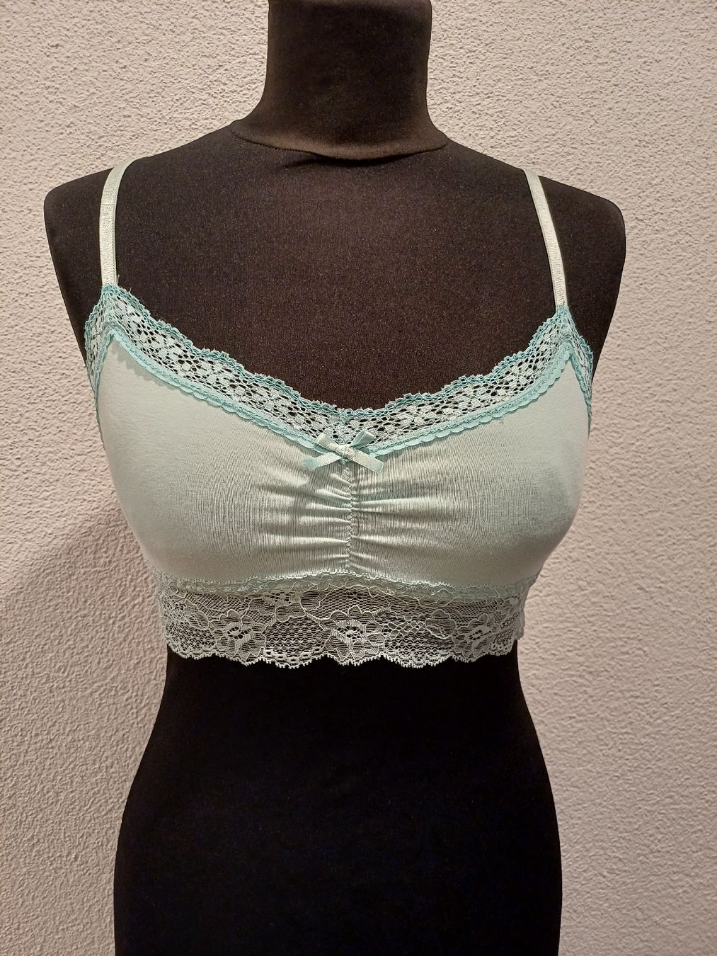 Sonstige Unterwäsche: BH-top – Gebraucht aus Winterthur von Smily-_-