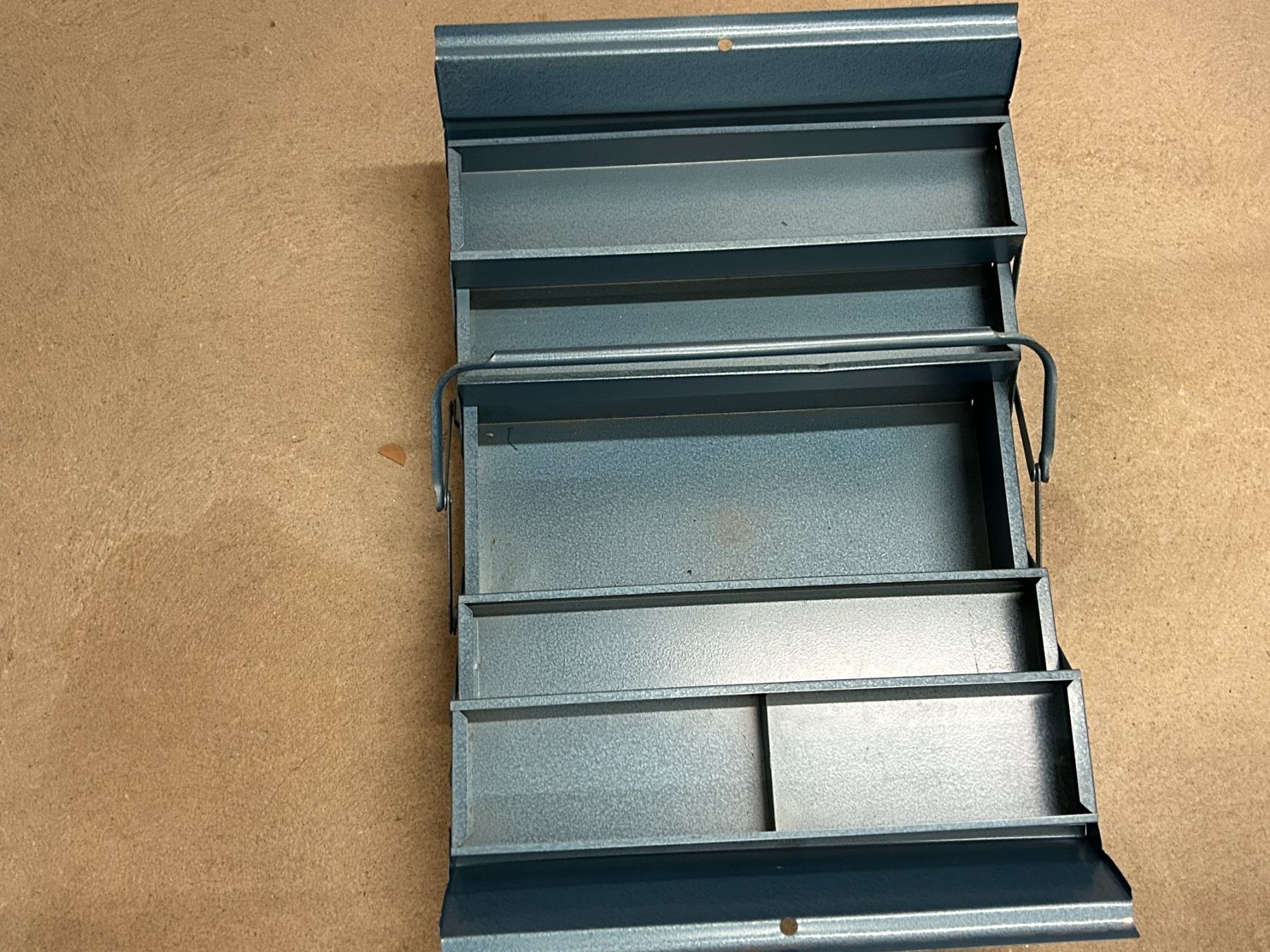 Autres articles pour la maison: Werkzeugkasten Metall – D'occasion à Basel par arm_gf7p 2
