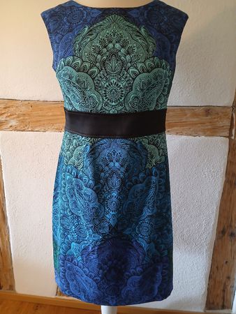 Sommerliches Kleid mit Muster, Grösse 38, Top Zustand