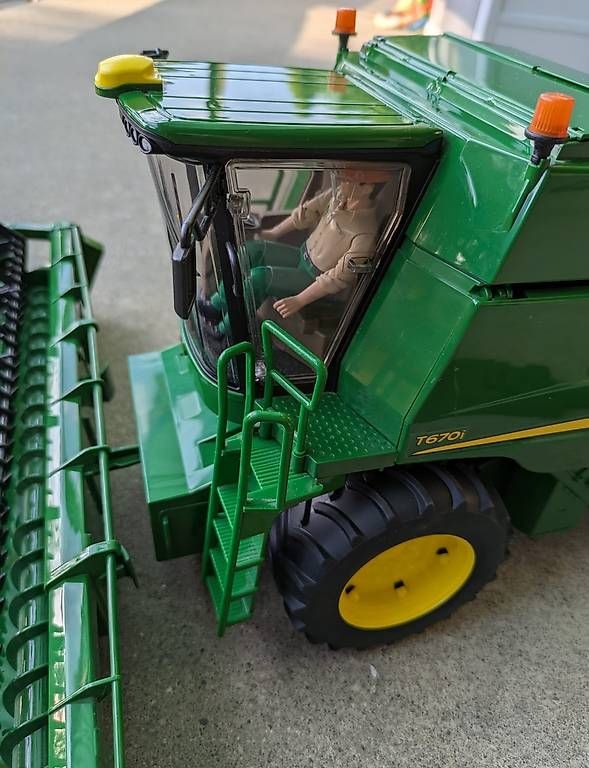 Bruder Spielzeuge: Bruder John Deere Mähdrescher – Gebraucht aus Schlosswil von Gunner85 1
