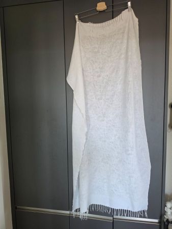 Damen Schal weiss leicht transparent mit Fransen