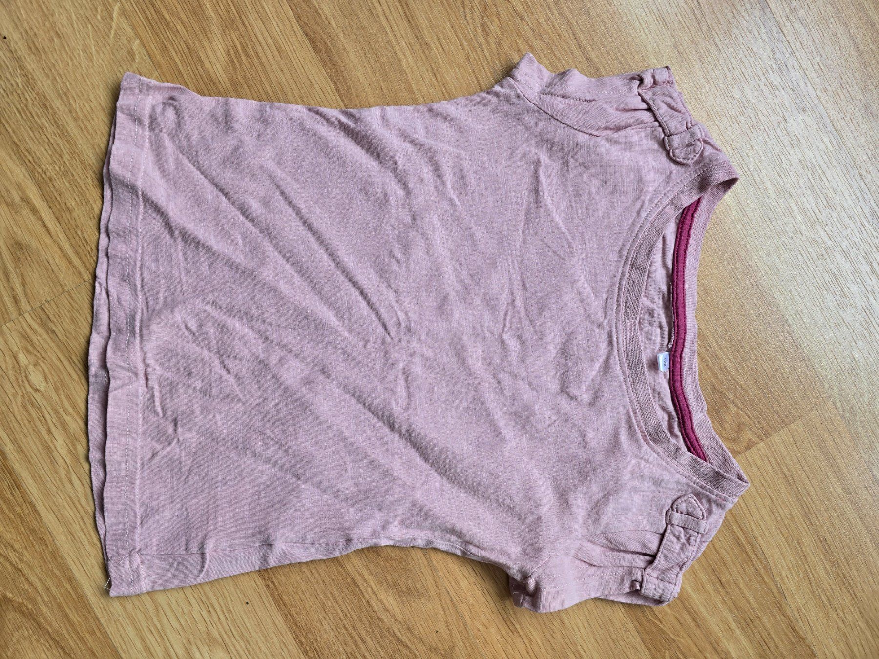 Camicette, T-shirt & Top: T-Shirt Gr. 116 / 122 – Usato da Büttikon AG venduto da Amineah 1