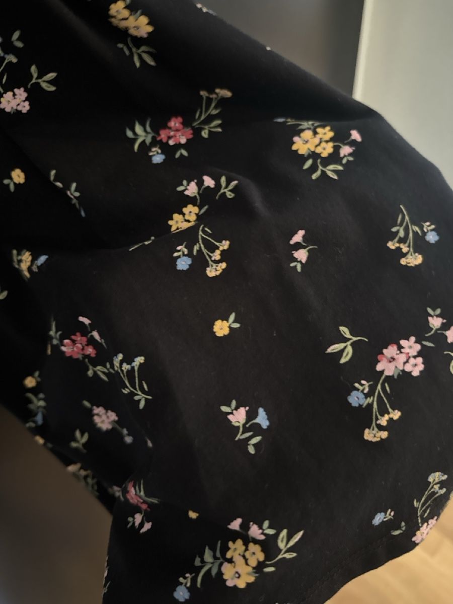 C&A Vestiti: Kleid Blumenmuster schwarz  – Usato da St. Niklausen LU venduto da car_2562 2
